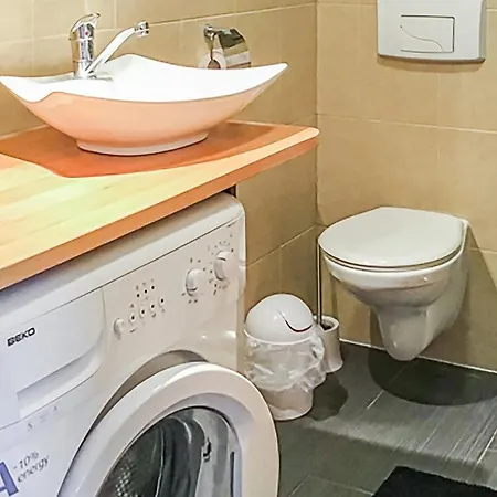2 Bedroom Amazing In Bobolin